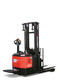 EP Camions électriques de manutention de pileurs 1,5 T Hauteur de levage 6500-10700 mm avec batterie lithium-ion