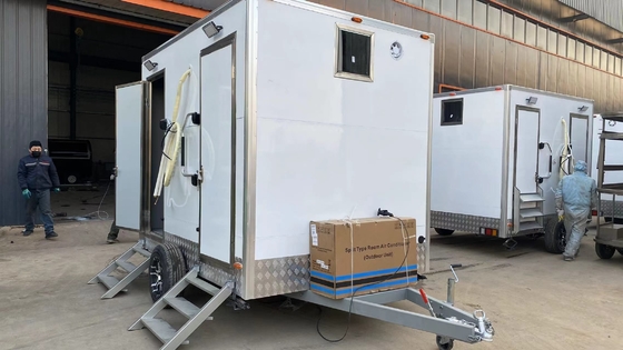 Deux-stands routiers bon équipement personnalisé toilettes mobiles à remorque douche toilettes disponibles à la vente