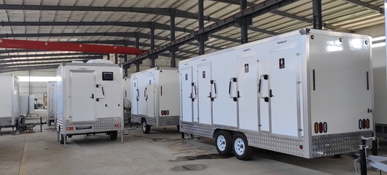1 étape Poussez la remorque de toilette mobile pliable avec RV toilette propre et réservoir d'eau usée