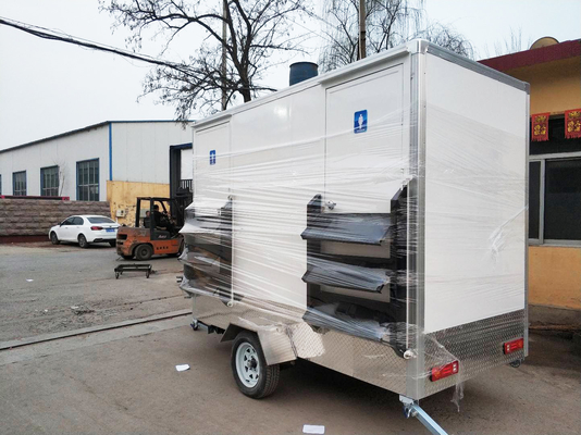 1 étape Poussez la remorque de toilette mobile pliable avec RV toilette propre et réservoir d'eau usée