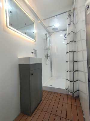 Vente à chaud Portable toilette de douche blanche 2 stations personnalisée