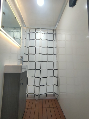 Appareils de douche pour toilettes à 4 stations