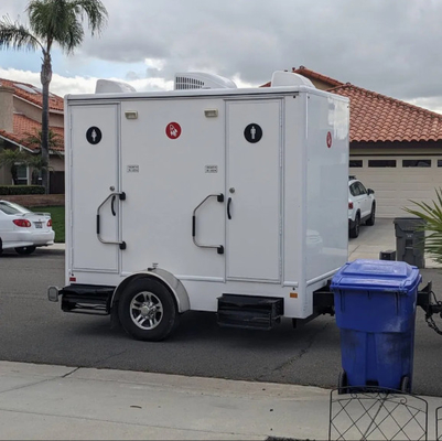 Trailers de toilettes Fabricant Trailers de toilettes de luxe Salles de bains Portables Trailers de toilettes mobiles personnalisés