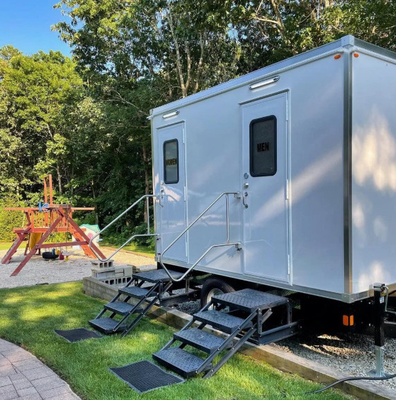 Trailer de toilette mobile de luxe avec garantie d'un an et panneau d'isolation extrudé Construction en fibre de verre