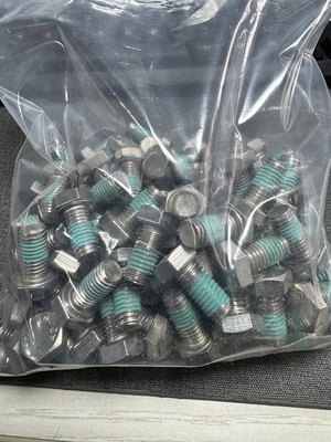 Pièces de batterie de chariot élévateur M10*20 Boulons à vis à tête en acier inoxydable pour câbles de connexion de type parfait