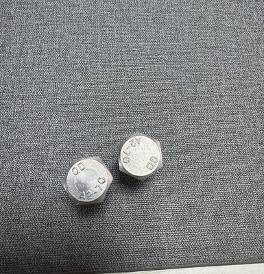 Pièces de batterie de chariot élévateur M10*20 Boulons à vis à tête en acier inoxydable pour câbles de connexion de type parfait