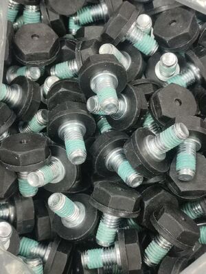 Boulons en plastique renforcés de fibre de verre PP+GF pour l'assemblage de batterie au plomb